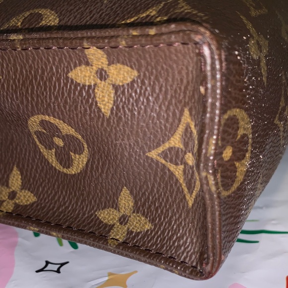 Louis VuittonMonogram CanvassToiletPouch 26 - Picture 8 of 16
